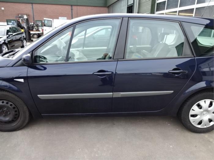 Renault Grand Scénic II 2.0 16V Épave (2007, Bleu)