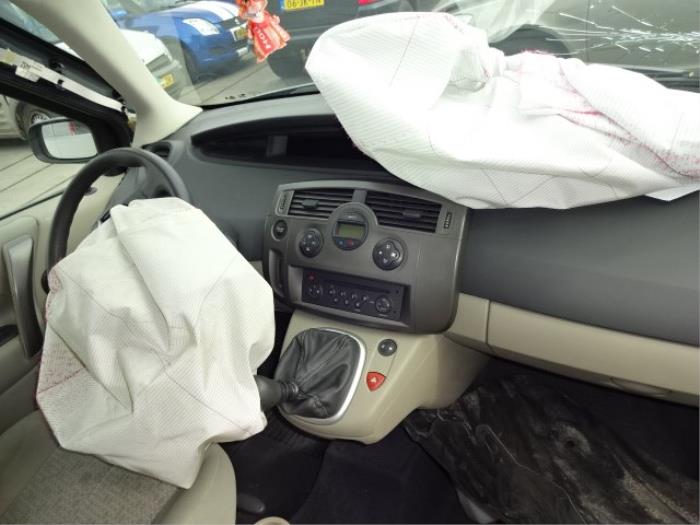 Renault Grand Scénic II 2.0 16V Épave (2007, Bleu)