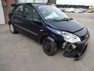 Renault Grand Scénic II 2.0 16V Épave (2007, Bleu)