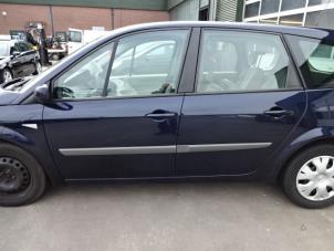 Renault Grand Scénic II 2.0 16V Épave (2007, Bleu)