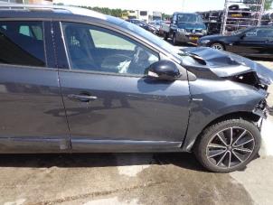 Renault Megane III Grandtour 1.5 dCi 110 Épave (2012, Gris)