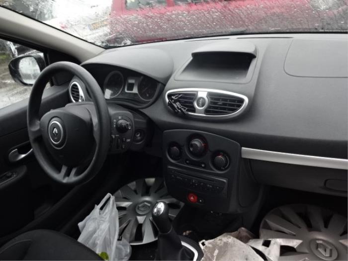 Renault Clio III 1.5 dCi 85 Épave (2010, Gris)