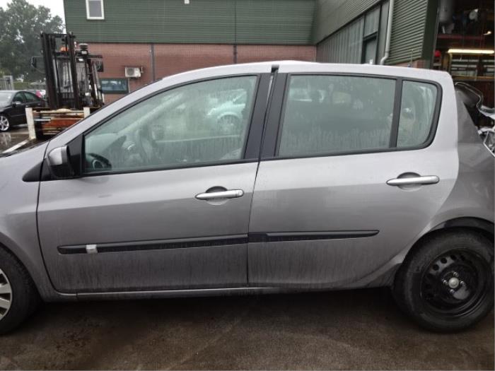 Renault Clio III 1.5 dCi 85 Épave (2010, Gris)