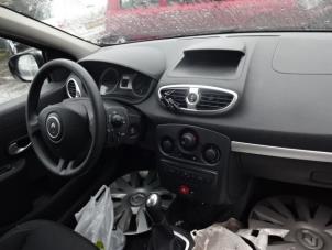 Renault Clio III 1.5 dCi 85 Épave (2010, Gris)