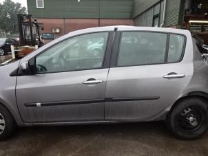Renault Clio III 1.5 dCi 85 Épave (2010, Gris)