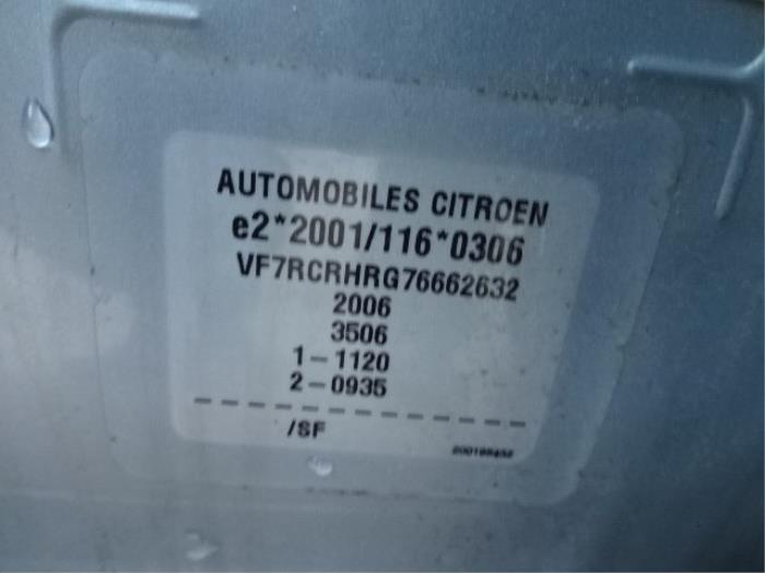 Citroen C5 II Berline 2.0 HDiF 16V Épave (2004, Bleu)