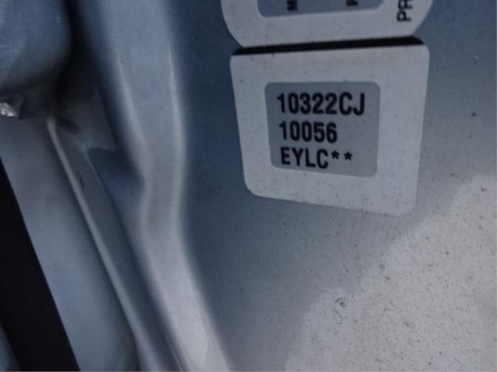 Citroen C5 II Berline 2.0 HDiF 16V Épave (2004, Bleu)