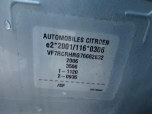 Citroen C5 II Berline 2.0 HDiF 16V Épave (2004, Bleu)