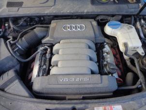 Audi A6 Avant Quattro 3.2 V6 24V FSI Épave (2007, Gris)