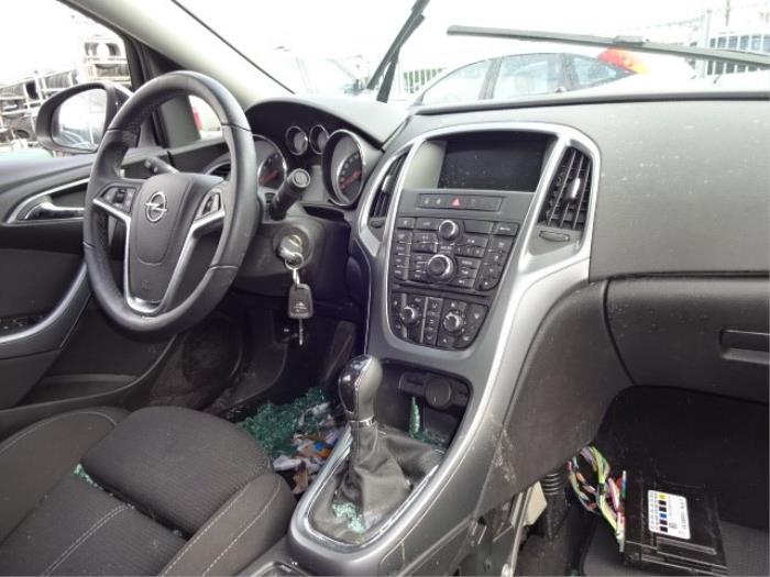 Opel Astra J 1.4 Turbo 16V Samochód złomowany (2013, Czarny)