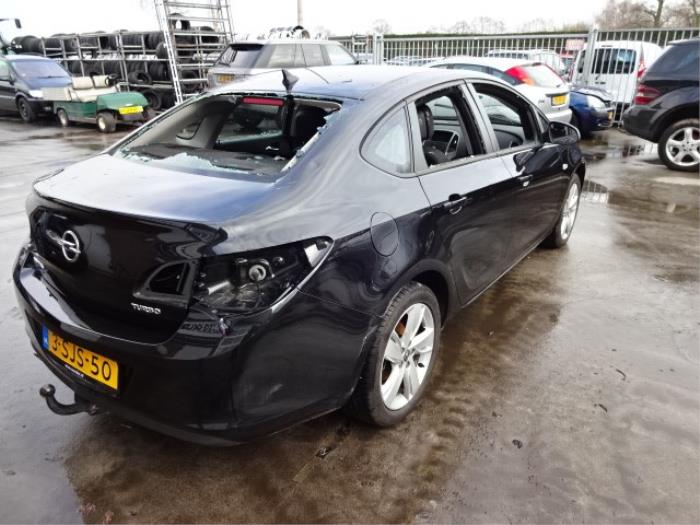 Opel Astra J 1.4 Turbo 16V Samochód złomowany (2013, Czarny)