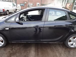 Opel Astra J 1.4 Turbo 16V Samochód złomowany (2013, Czarny)