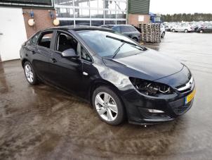 Opel Astra J 1.4 Turbo 16V Samochód złomowany (2013, Czarny)