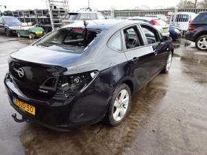 Opel Astra J 1.4 Turbo 16V Samochód złomowany (2013, Czarny)