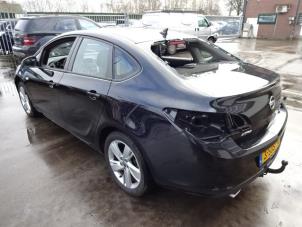 Opel Astra J 1.4 Turbo 16V Samochód złomowany (2013, Czarny)