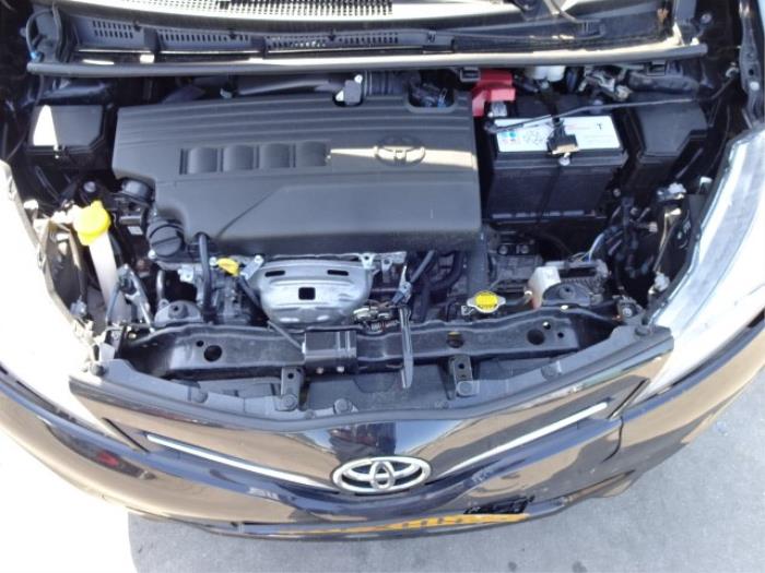 Toyota Yaris III 1.33 16V Dual VVT-I Samochód złomowany (2012, Czarny)