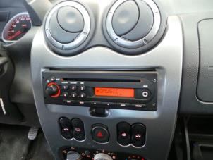 Dacia Duster 1.6 16V Épave (2010, Noir)