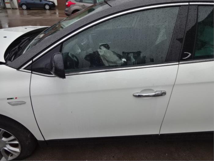Lancia Delta 2.0 D Multijet 16V 165 Samochód złomowany (2011, Bialy)