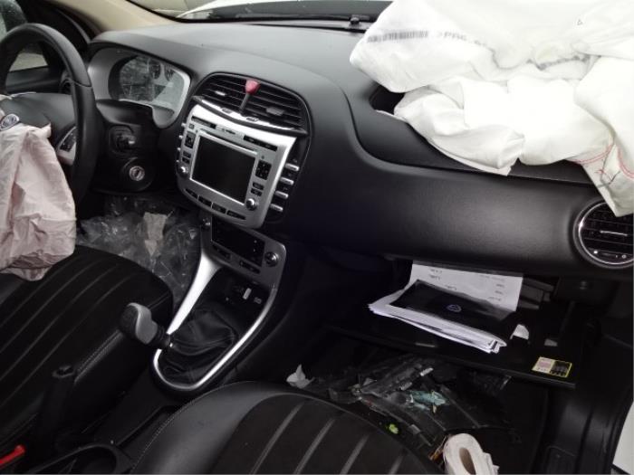 Lancia Delta 2.0 D Multijet 16V 165 Samochód złomowany (2011, Bialy)