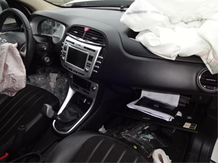 Lancia Delta 2.0 D Multijet 16V 165 Samochód złomowany (2011, Bialy)