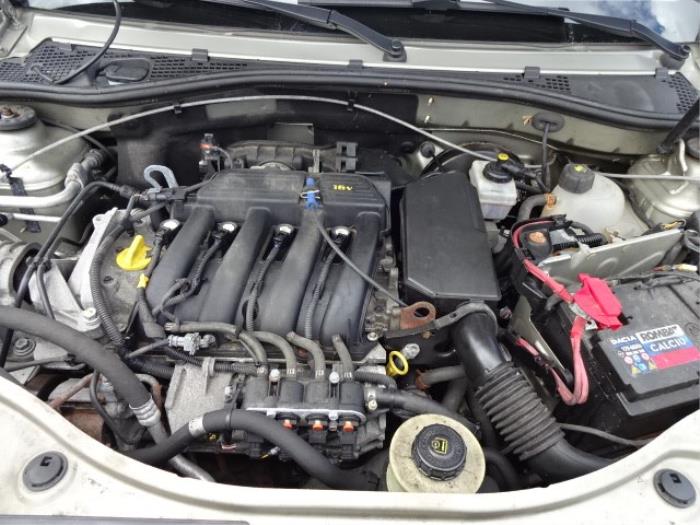 Dacia Duster 1.6 16V Épave (2010, Gris)