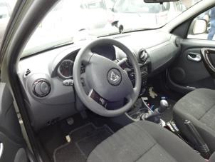 Dacia Duster 1.6 16V Épave (2010, Gris)
