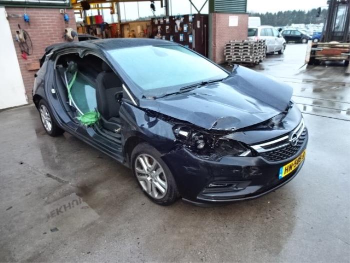 Opel Astra K 1.6 CDTI 110 16V Samochód złomowany (2016, Czarny)