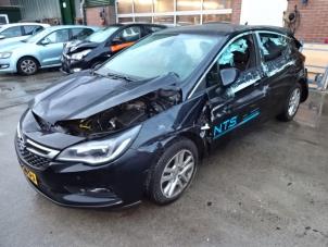 Opel Astra K 1.6 CDTI 110 16V Épave (2016, Noir)