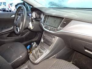 Opel Astra K 1.6 CDTI 110 16V Épave (2016, Noir)