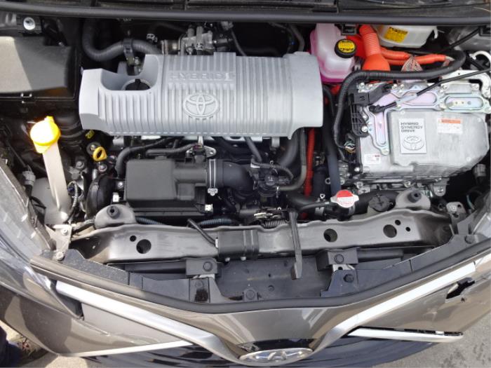 Toyota Yaris III 1.5 16V Hybrid Vehículo de desguace (2016, Gris)