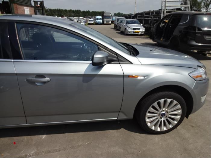Ford Mondeo IV 2.0 TDCi 140 16V Épave (2010, Gris)