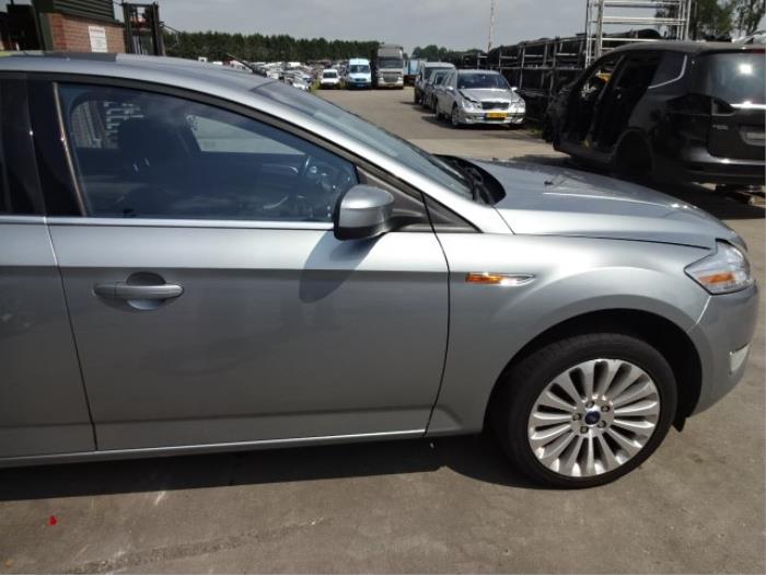Ford Mondeo IV 2.0 TDCi 140 16V Épave (2010, Gris)