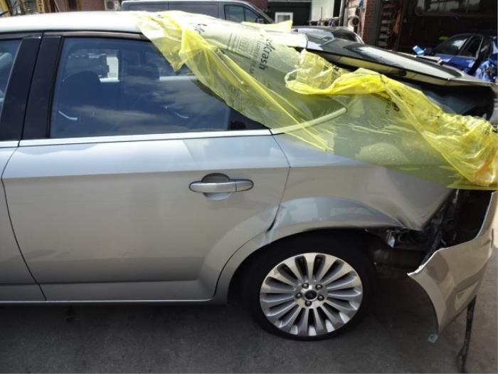 Ford Mondeo IV 2.0 TDCi 140 16V Épave (2010, Gris)