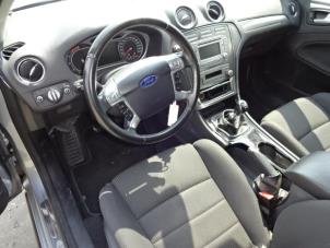 Ford Mondeo IV 2.0 TDCi 140 16V Épave (2010, Gris)