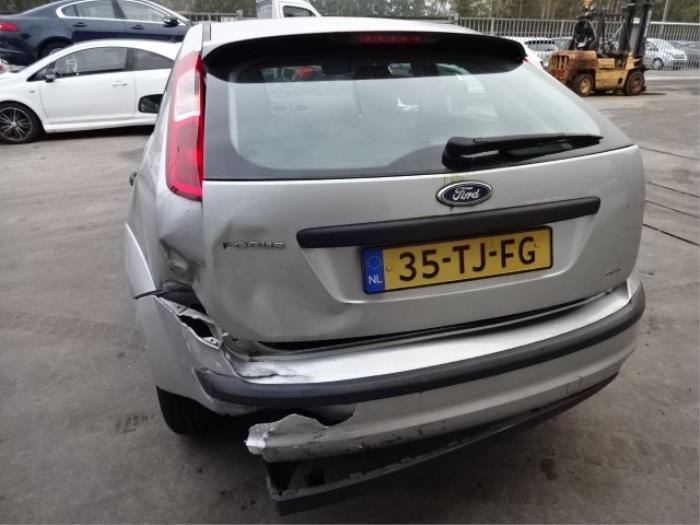 Ford Focus 2 1.4 16V Épave (2006, Gris)