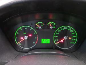 Ford Focus 2 1.4 16V Épave (2006, Gris)