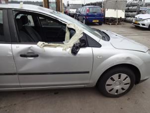Ford Focus 2 1.4 16V Épave (2006, Gris)