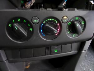 Ford Focus 2 1.4 16V Épave (2006, Gris)