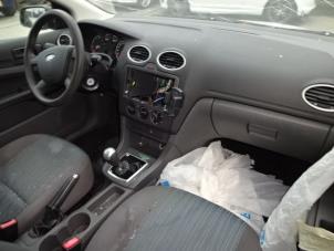 Ford Focus 2 1.4 16V Épave (2006, Gris)