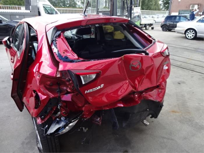 Mazda 2 1.5 SkyActiv-G 90 Vehículo de desguace (2015, Rojo)