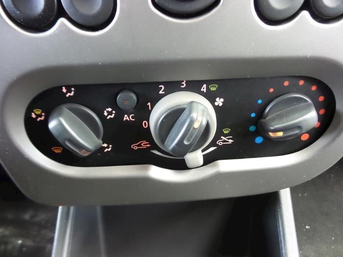 Dacia Sandero I 1.6 MPI 85 Épave (2011, Rouge)