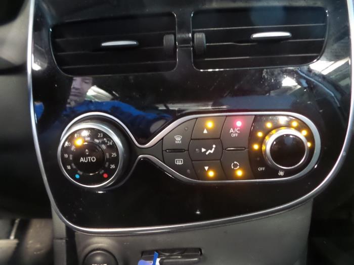 Renault Clio IV 1.5 Energy dCi 90 FAP Schrottauto (2015, Schwarz)