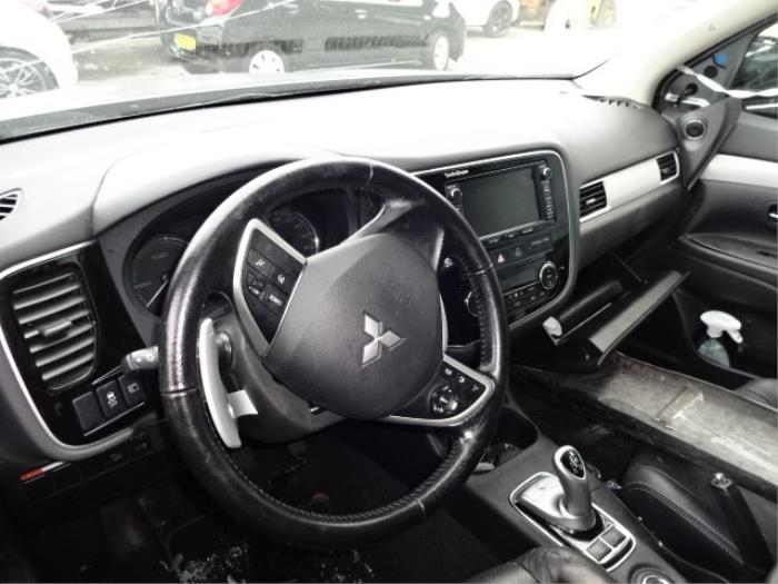 Mitsubishi Outlander 2.0 16V PHEV 4x4 Vehículo de desguace (2013, Gris)