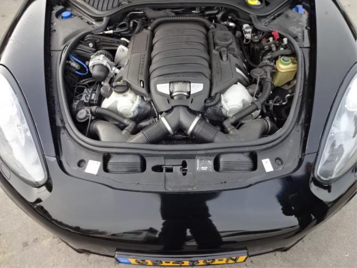 Porsche Panamera 4.8 V8 32V GTS Vehículo de desguace (2014, Negro)