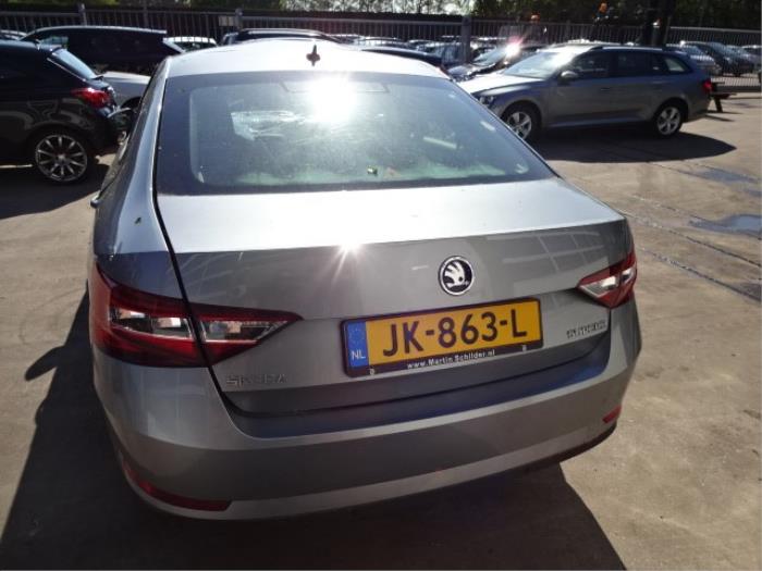 Skoda Superb 1.6 TDI Épave (2016, Gris)