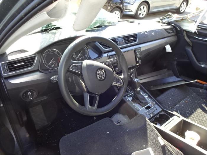 Skoda Superb 1.6 TDI Épave (2016, Gris)