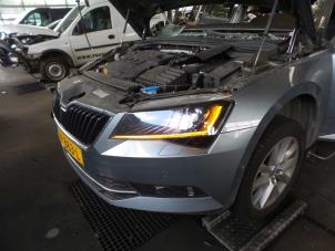 Skoda Superb 1.6 TDI Épave (2016, Gris)
