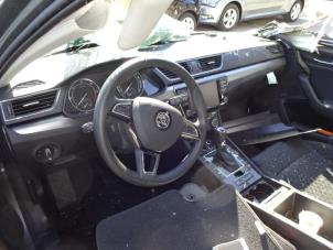 Skoda Superb 1.6 TDI Épave (2016, Gris)