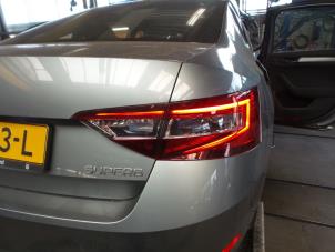 Skoda Superb 1.6 TDI Épave (2016, Gris)