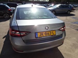 Skoda Superb 1.6 TDI Épave (2016, Gris)